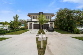 Luxury Home w 2 Pools near Beach